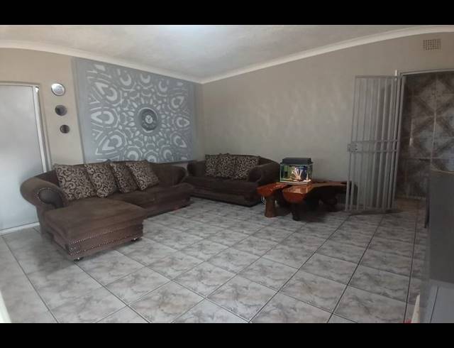 4 BEDROOM HOUSE FOR SALE IN GENL ALBERTS PARK